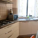 Golden - 4br Stylish For Group Apartment *