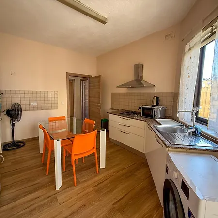 Golden - 4br Stylish For Group Apartment *