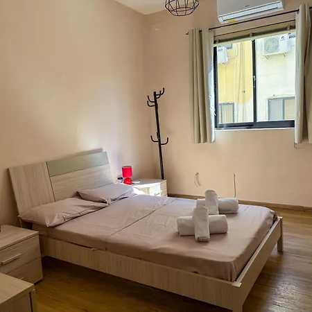 Golden - 4br Stylish For Group Apartment