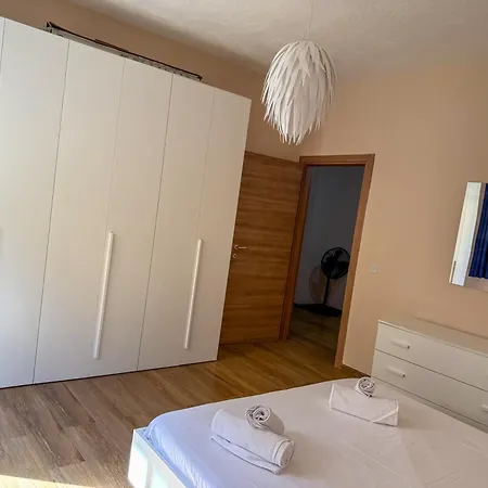 Apartment Golden - 4br Stylish For Group