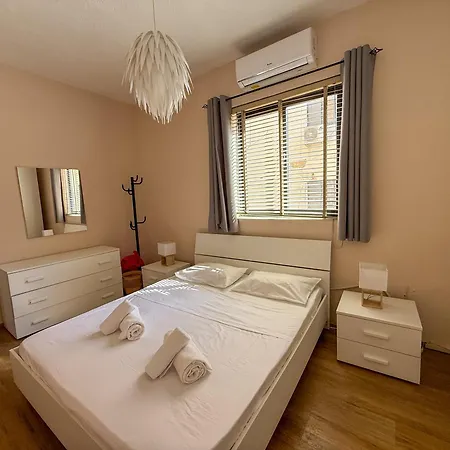 Golden - 4br Stylish For Group Apartment *
