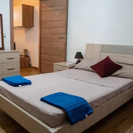 Golden - 4br Stylish For Group Apartment