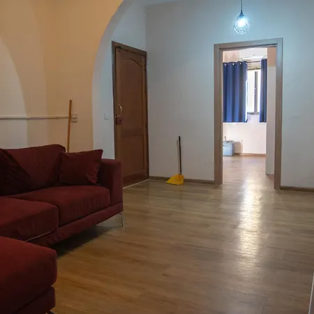 Golden - 4br Stylish For Group Apartment