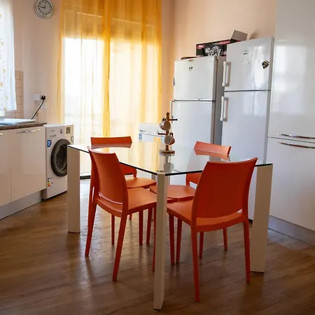 Apartment Golden - 4br Stylish For Group