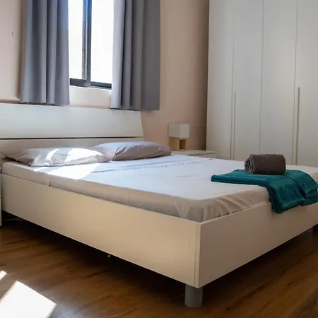 Apartment Golden - 4br Stylish For Group