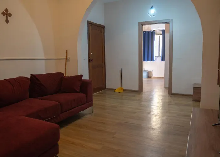 Golden - 4br Stylish For Group Apartment